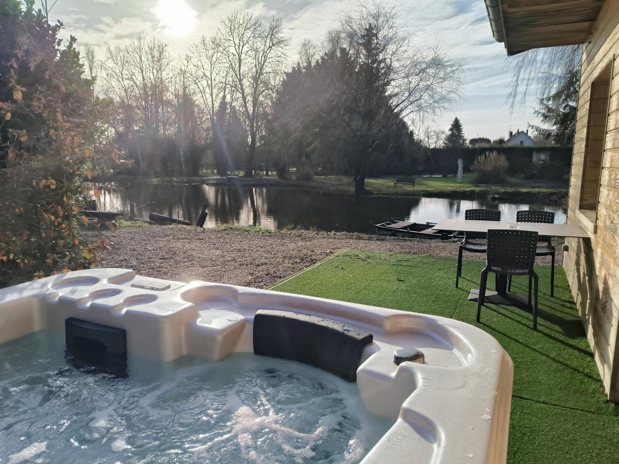 Logis Hotel -Spa-Restaurant Le Saint Antoine Lamarche-Sur-Saone Exterior foto